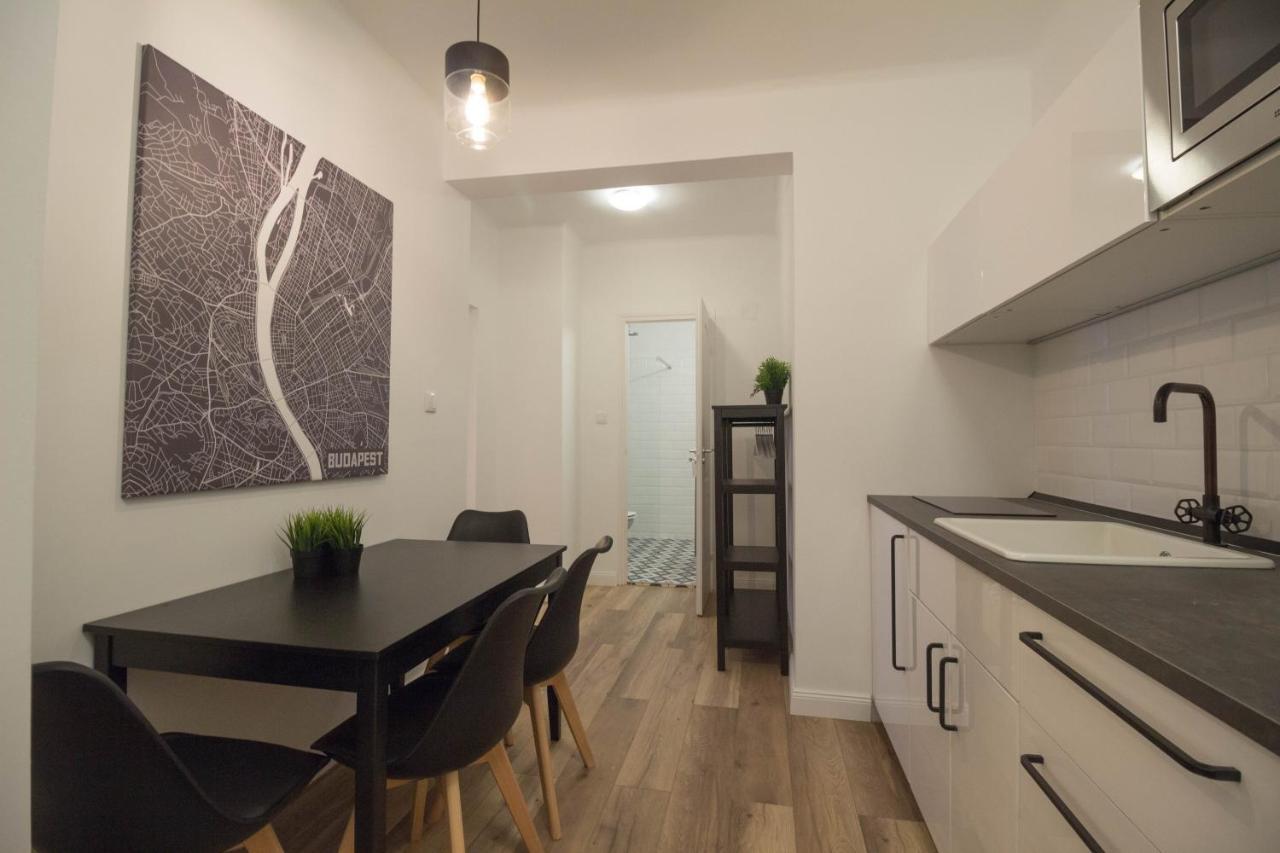 Standard Apartment By Hi5 - Madach Budapest Exterior photo